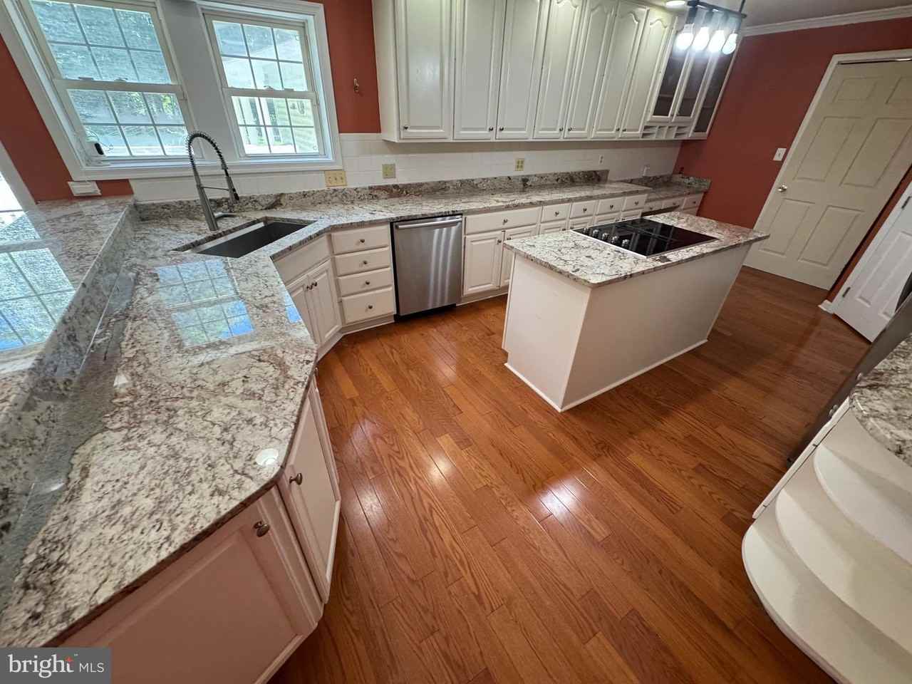 317 W Seminary Ave - Photo 7 of 40