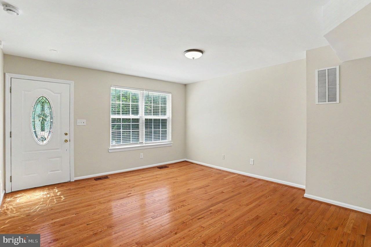 32 Tameron Pl - Photo 4 of 39