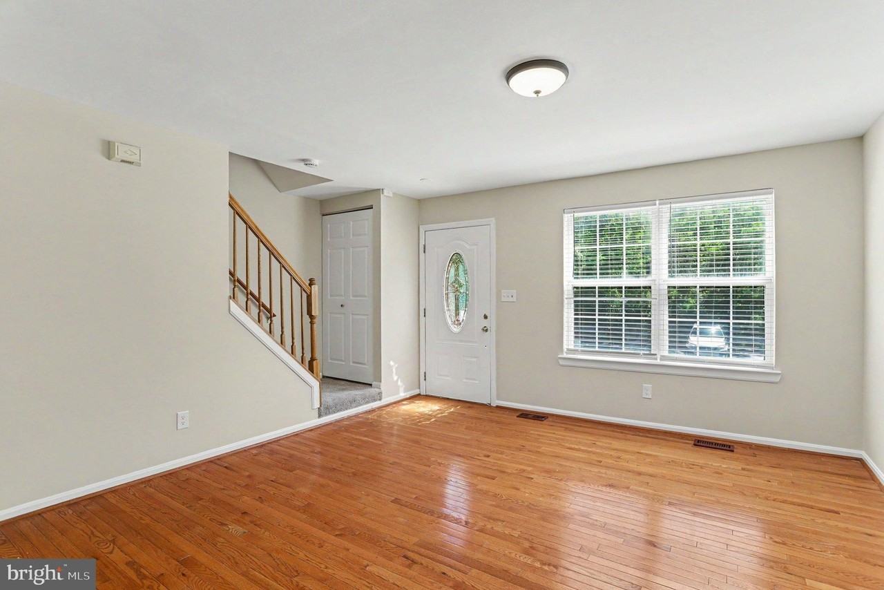 32 Tameron Pl - Photo 5 of 39