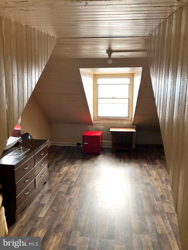 437 Linden St - Photo 3 of 12