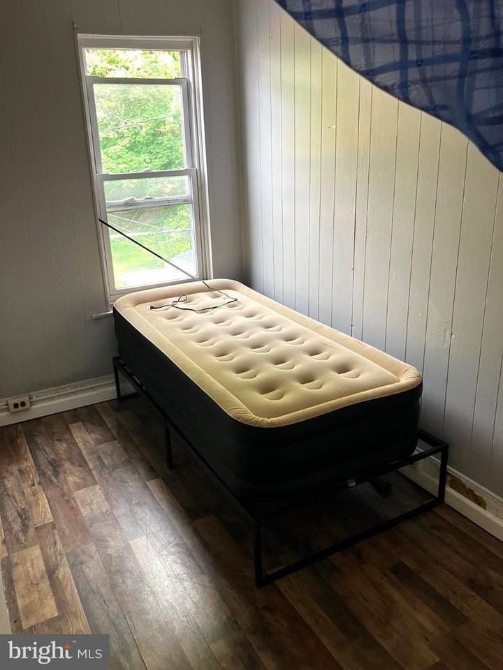 437 Linden St - Photo 5 of 12