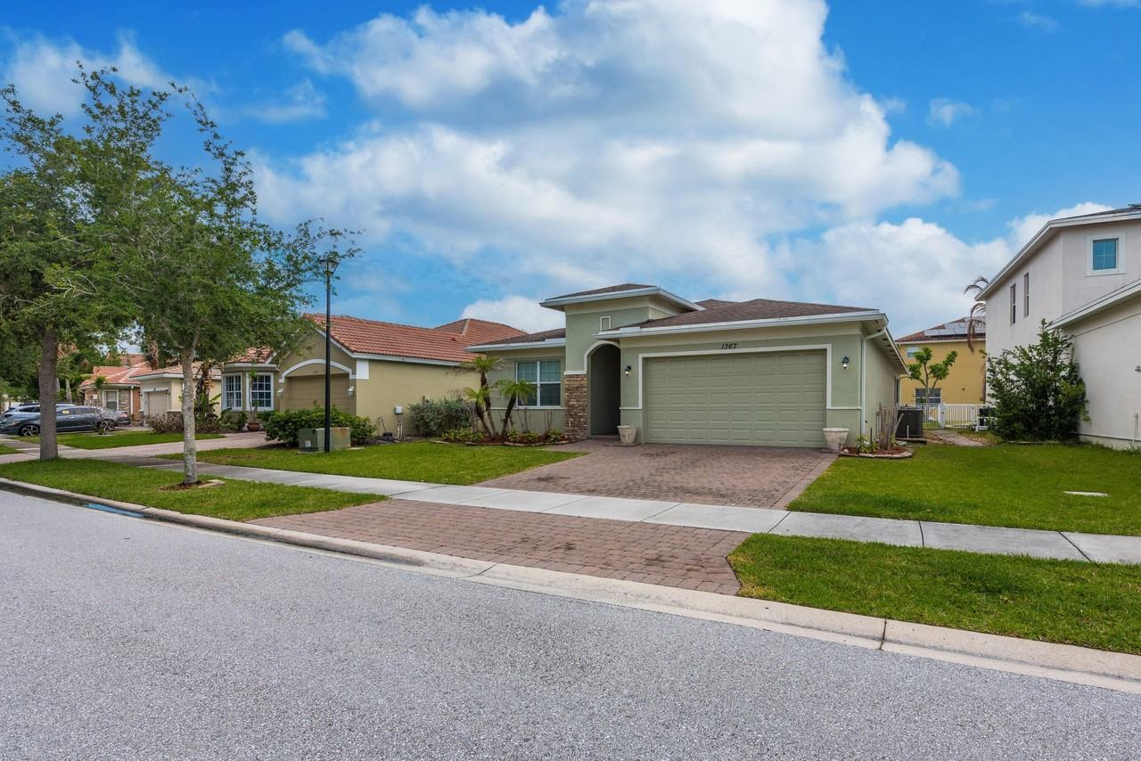 1367 Nw Leonardo Cir - Photo 4 of 47
