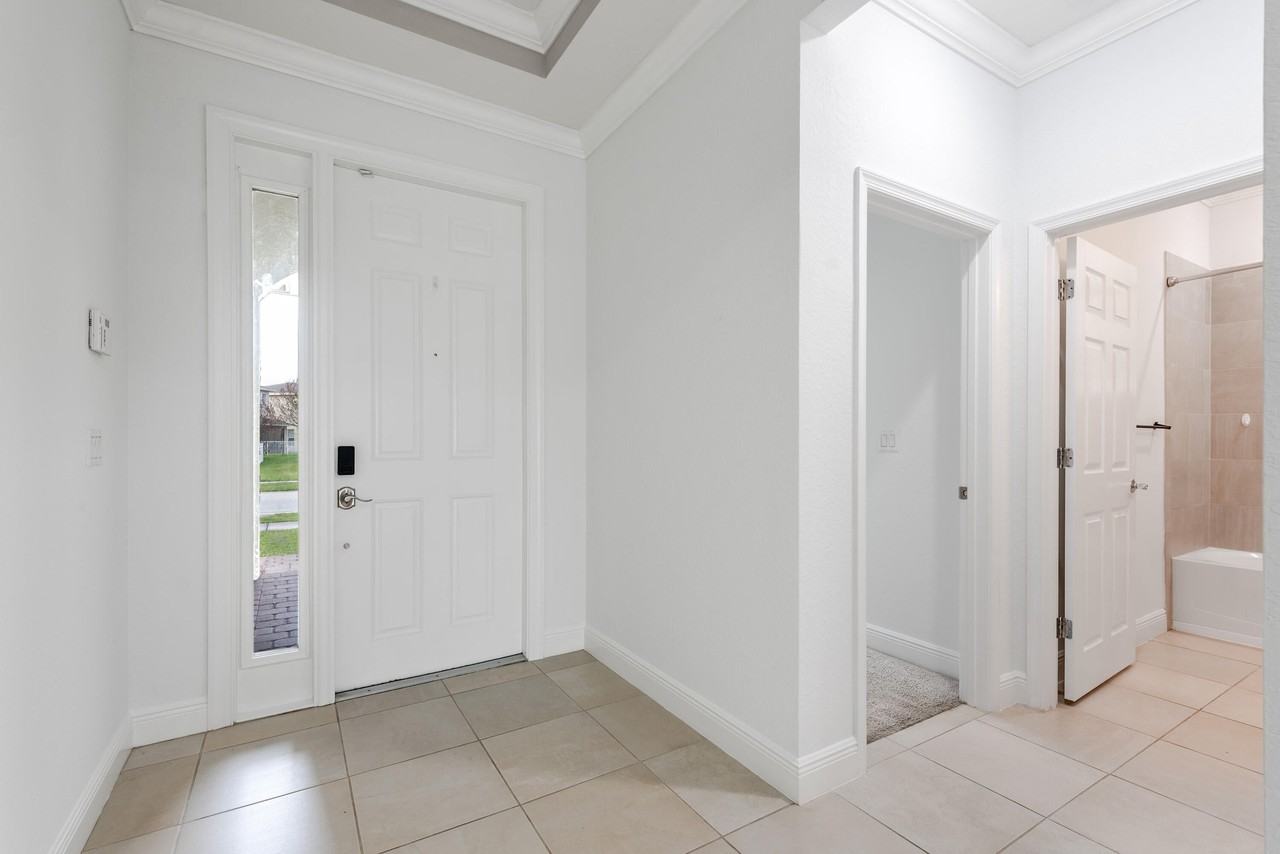 1367 Nw Leonardo Cir - Photo 5 of 47