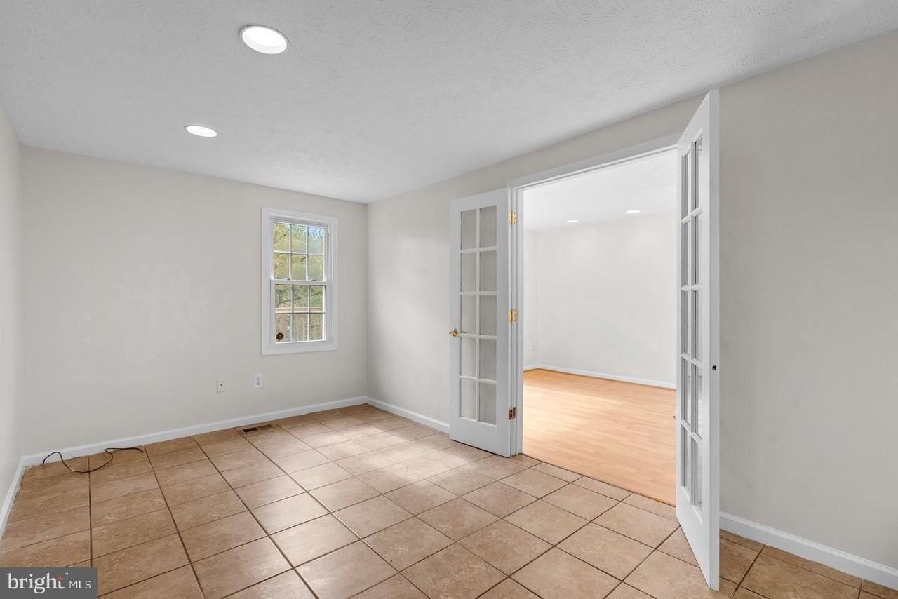 14205 Castlemoor Ct - Photo 3 of 40