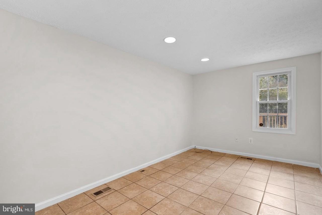 14205 Castlemoor Ct - Photo 4 of 40