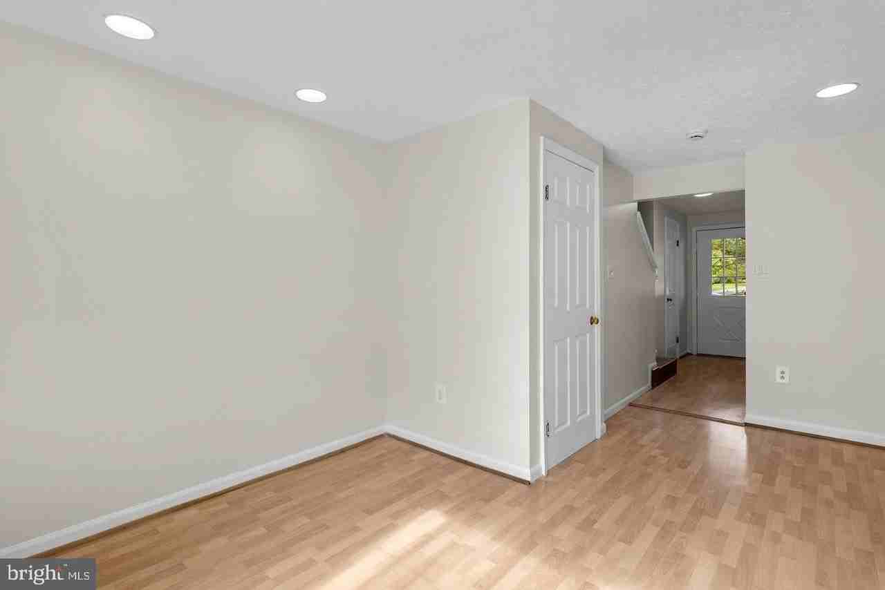 14205 Castlemoor Ct - Photo 5 of 40
