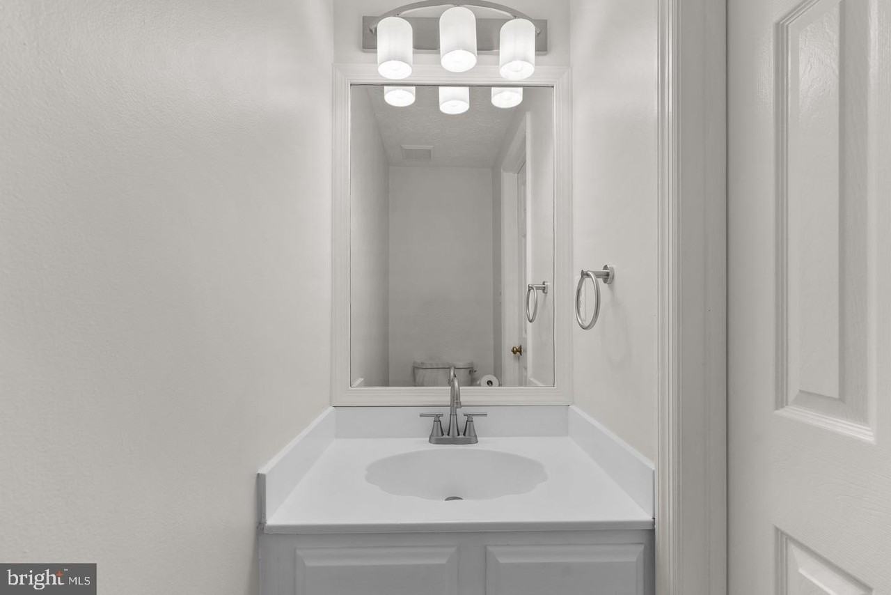 14205 Castlemoor Ct - Photo 7 of 40