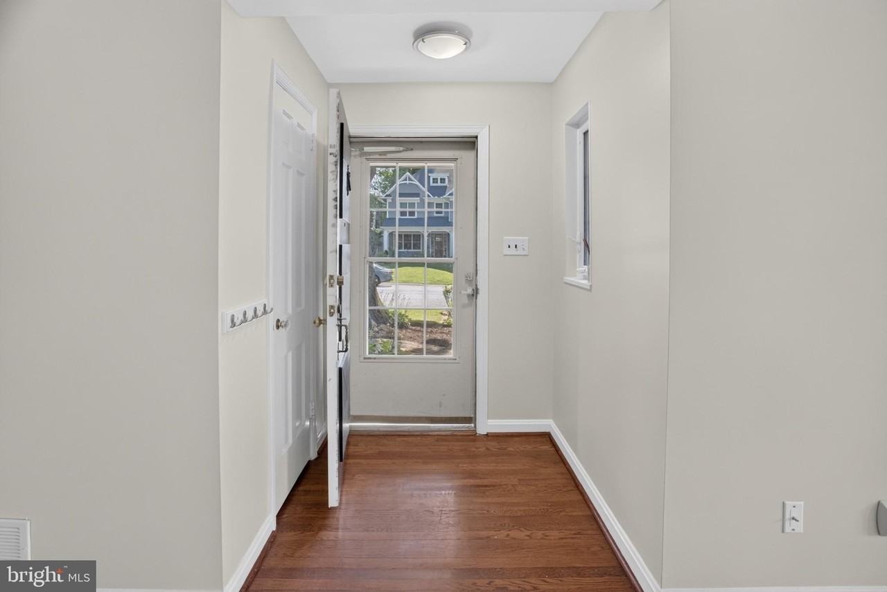 7803 Marbury Rd - Photo 5 of 26