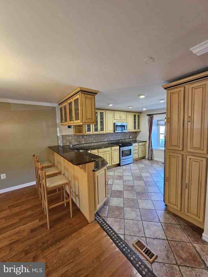 10218 Arizona Cir #16 - Photo 2 of 25