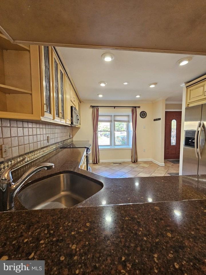 10218 Arizona Cir #16 - Photo 4 of 25