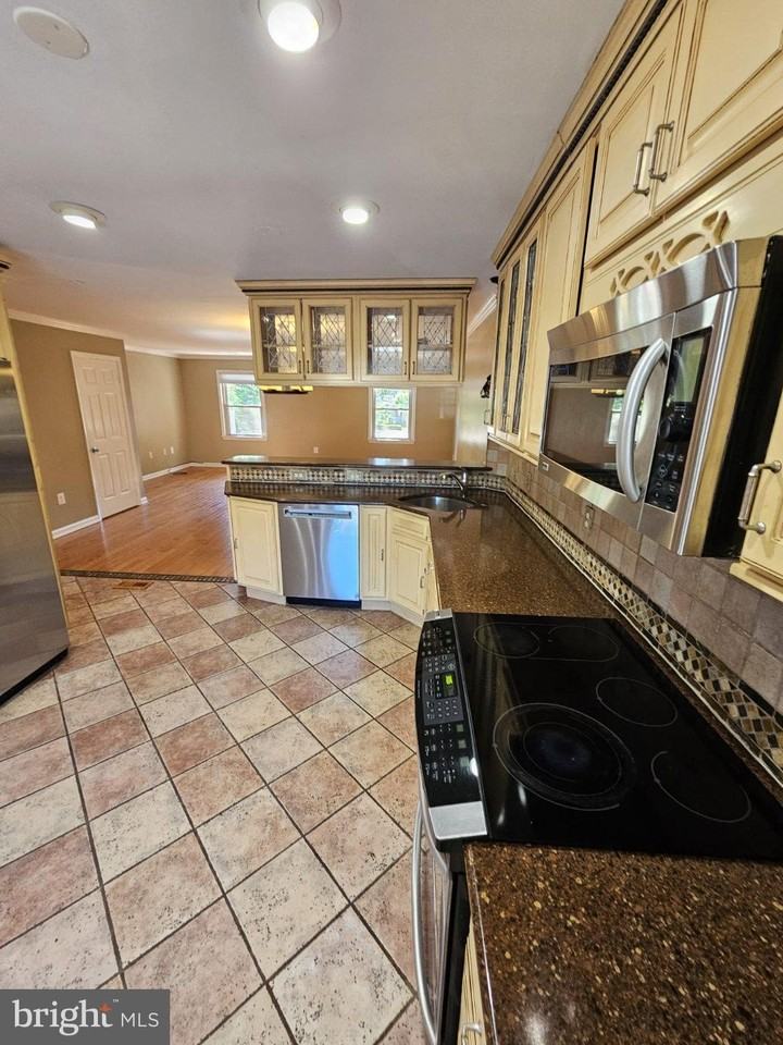 10218 Arizona Cir #16 - Photo 7 of 25