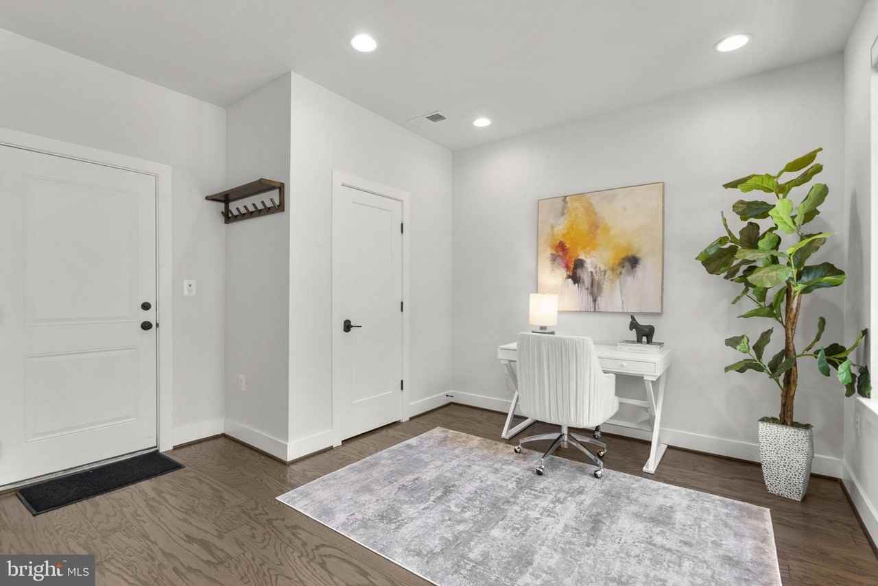 820 Thompson Cres #26 - Photo 5 of 39