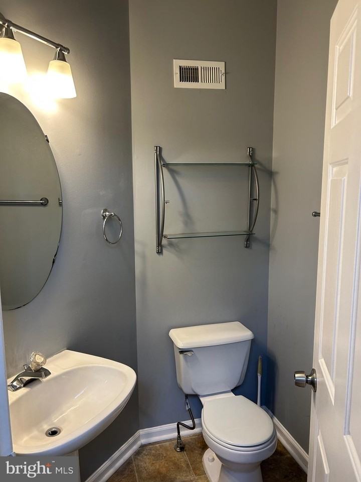 9602 Woodview Dr - Photo 2 of 18