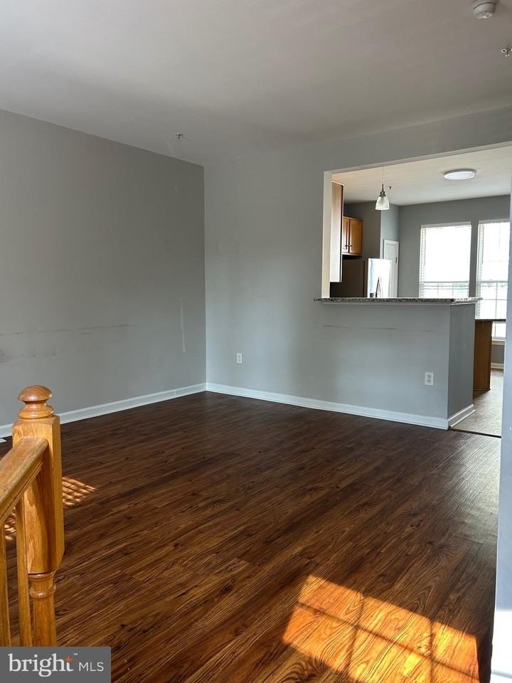 9602 Woodview Dr - Photo 3 of 18
