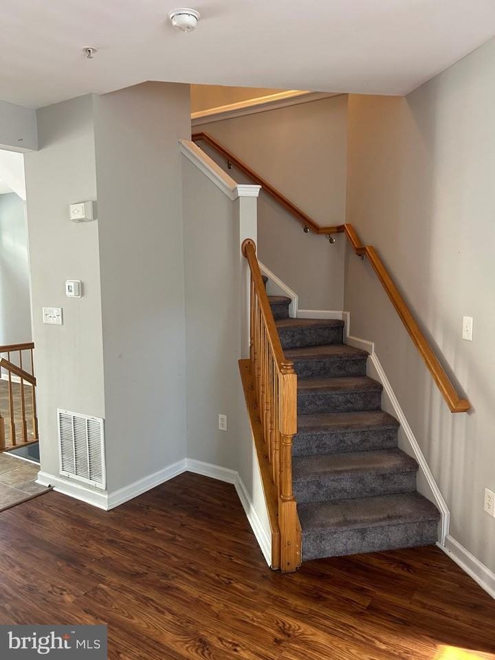 9602 Woodview Dr - Photo 4 of 18