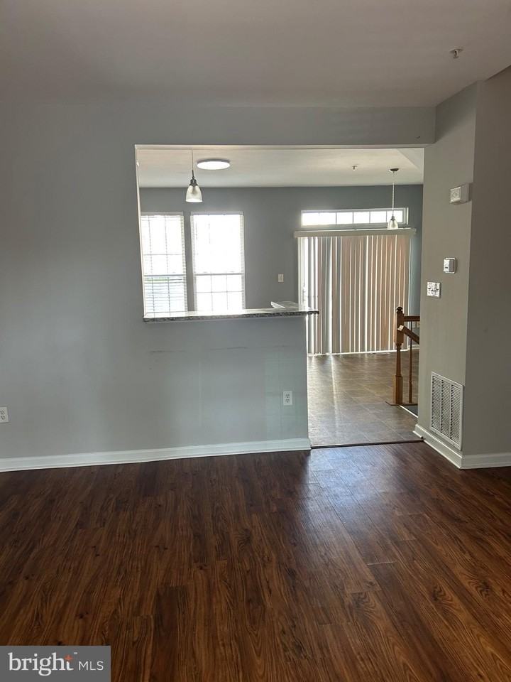 9602 Woodview Dr - Photo 5 of 18