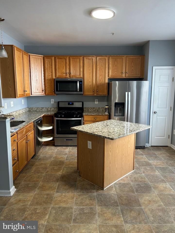 9602 Woodview Dr - Photo 6 of 18