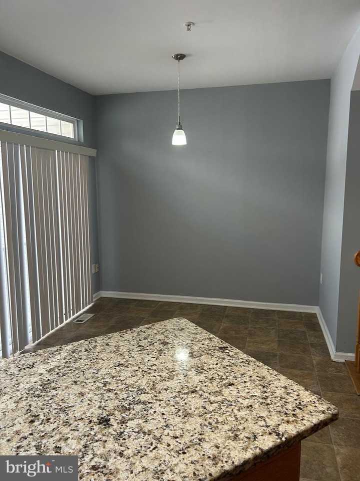9602 Woodview Dr - Photo 7 of 18