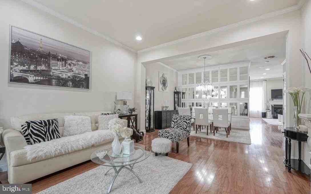 4204 Lexington Ct - Photo 2 of 46