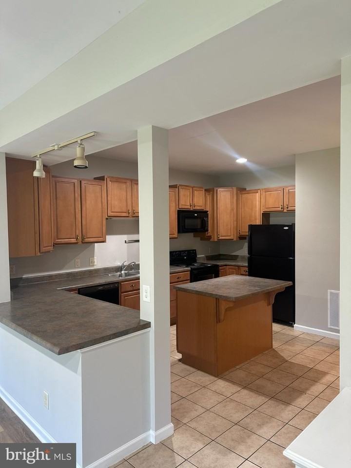250 Merriweather Dr - Photo 4 of 14