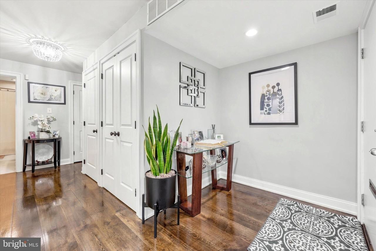 1750 Oakwood Ter #17A - Photo 3 of 27
