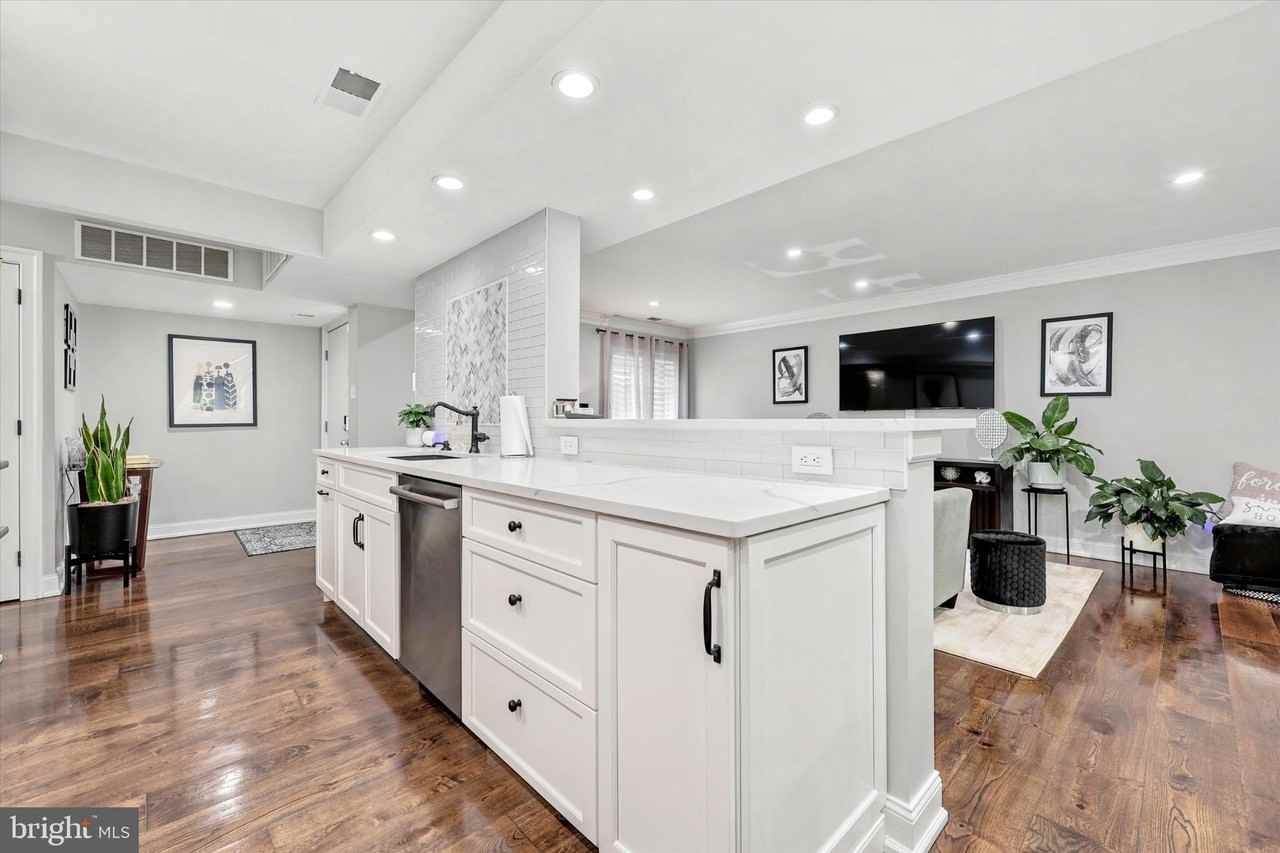 1750 Oakwood Ter #17A - Photo 7 of 27