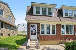 featured image of 210 E 11th Ave