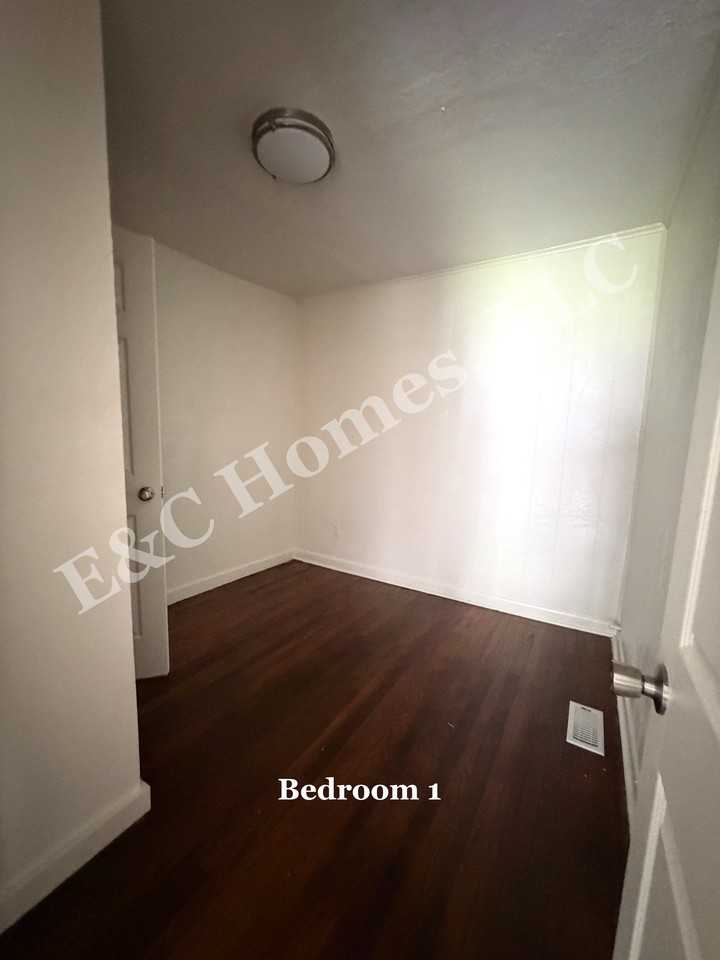2805 Denver St #1 - Photo 4 of 17