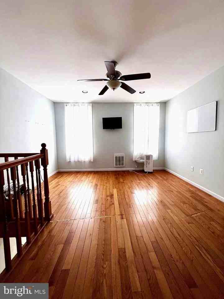3334 N Front St - Photo 2 of 7
