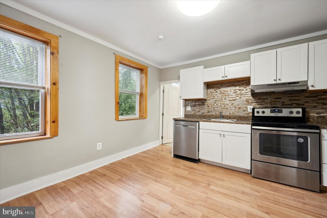 2200 Coral St #2 - Photo 4 of 15