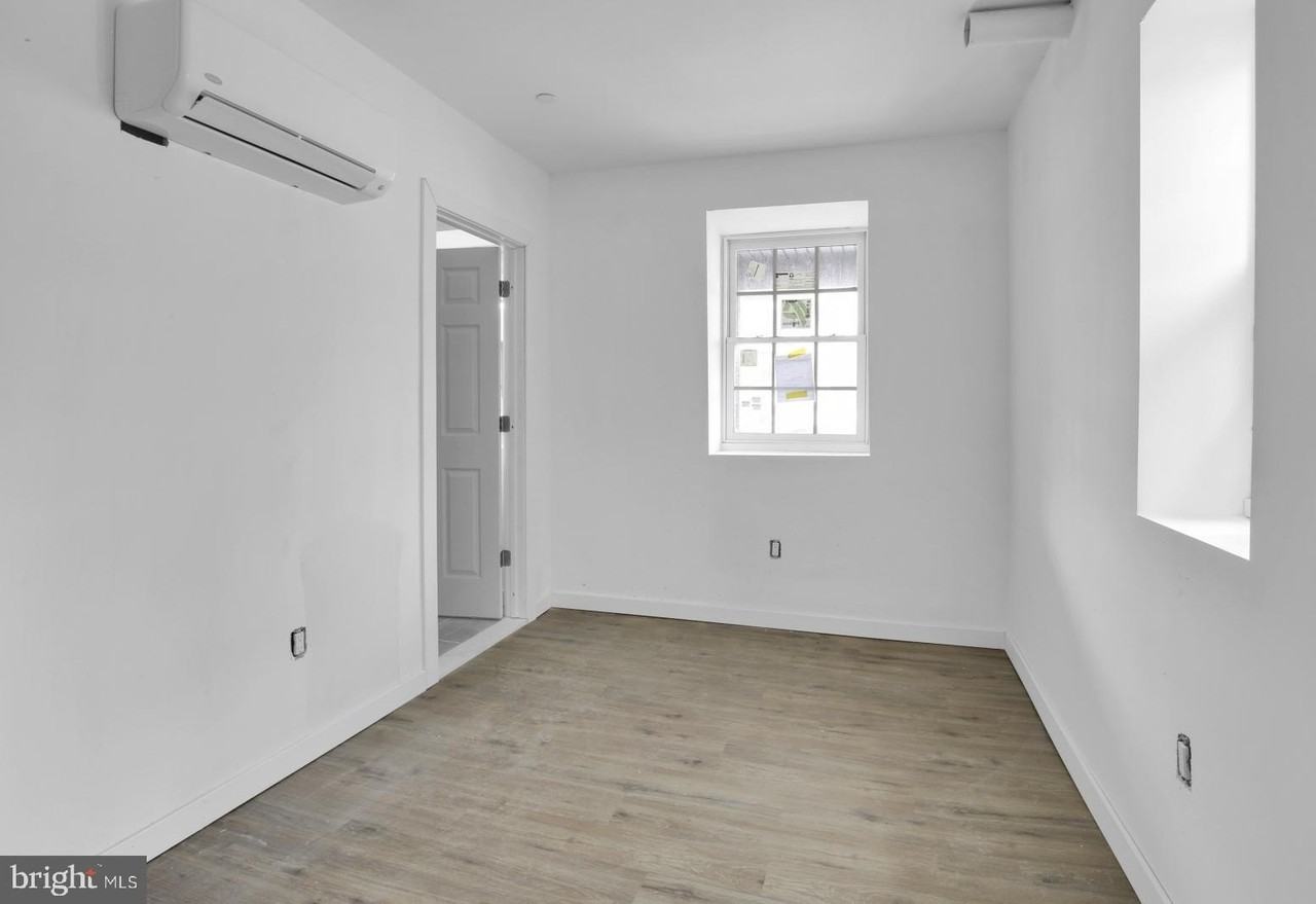 7037 Ridge Ave #1B