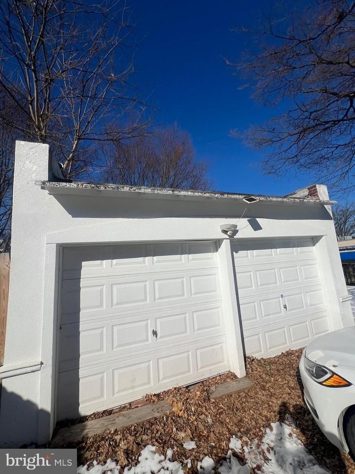 482 Martin St - Photo 4 of 27