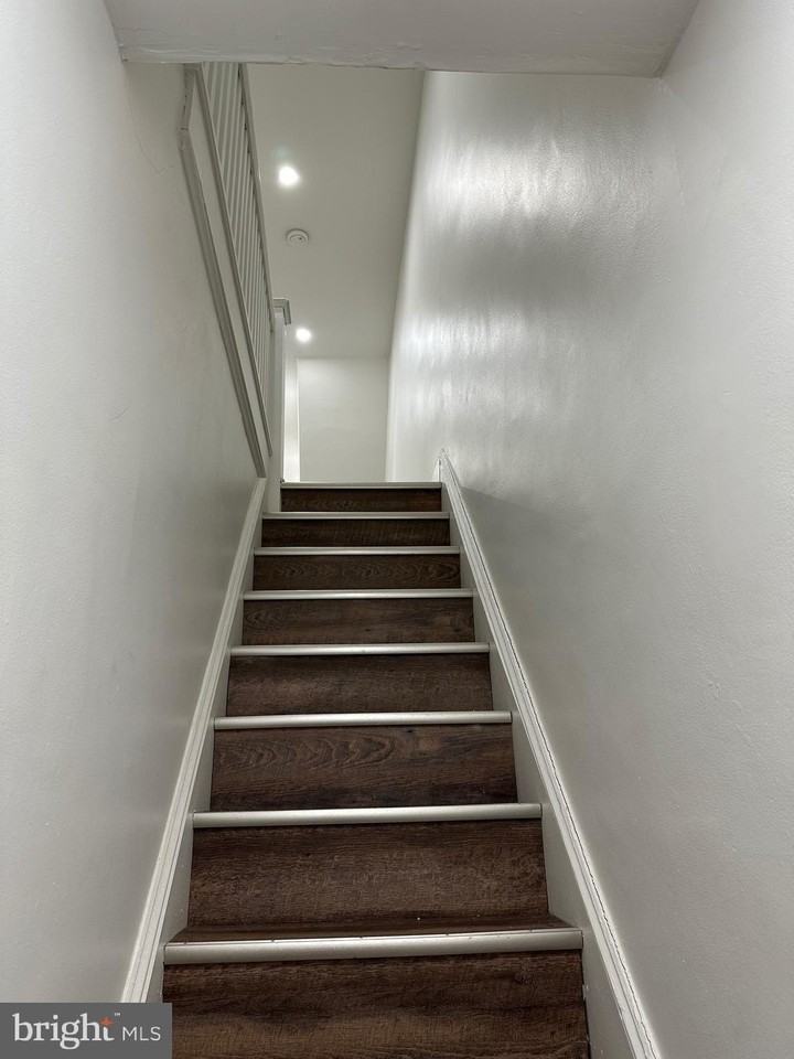 482 Martin St - Photo 6 of 27