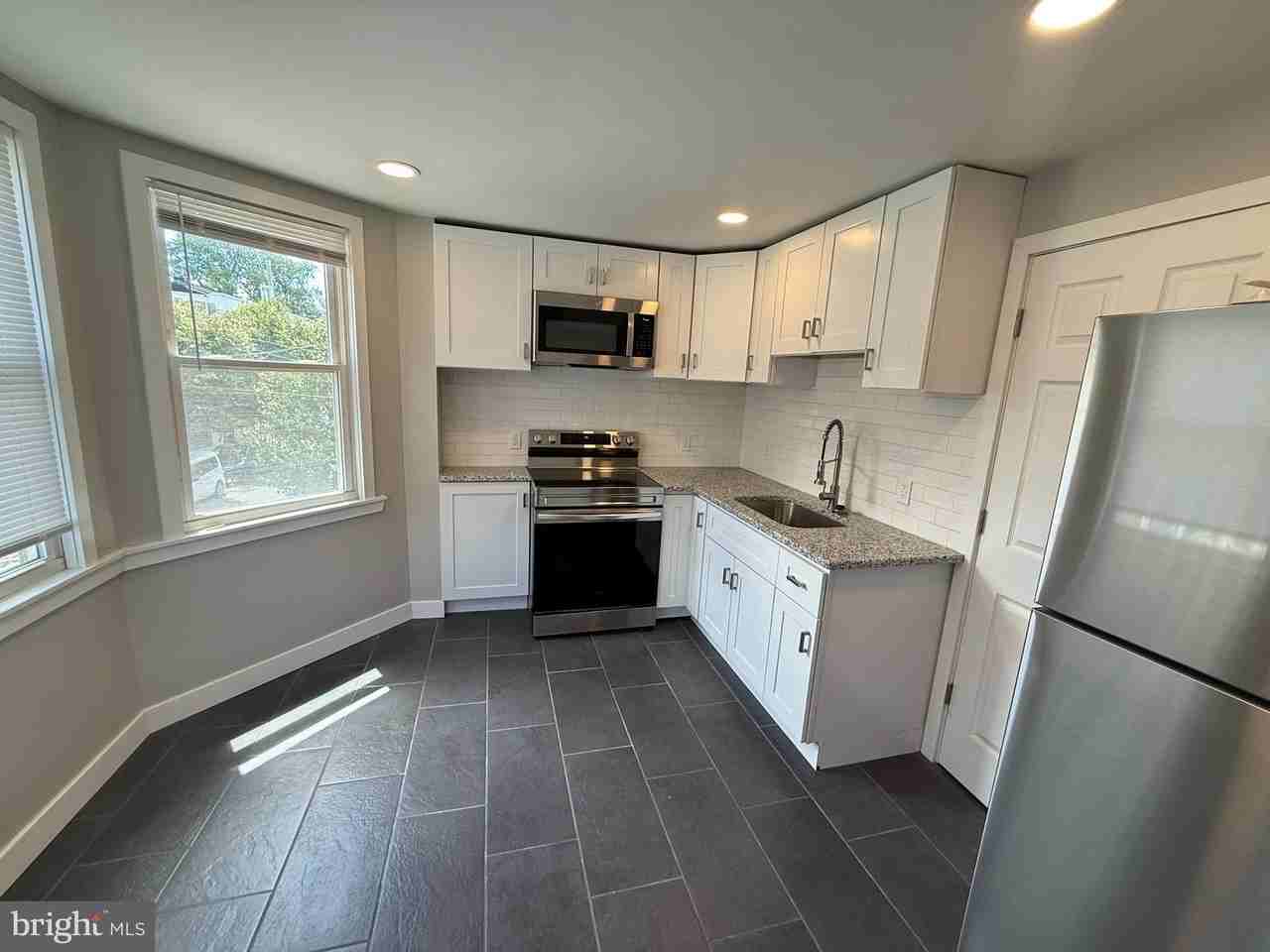 1300 Marlborough St #B - Photo 5 of 17