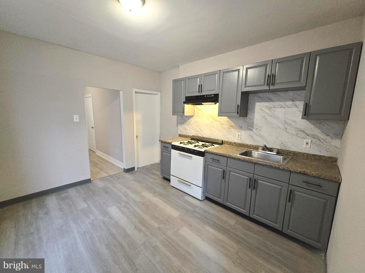 5109 N Fairhill St - Photo 5 of 21