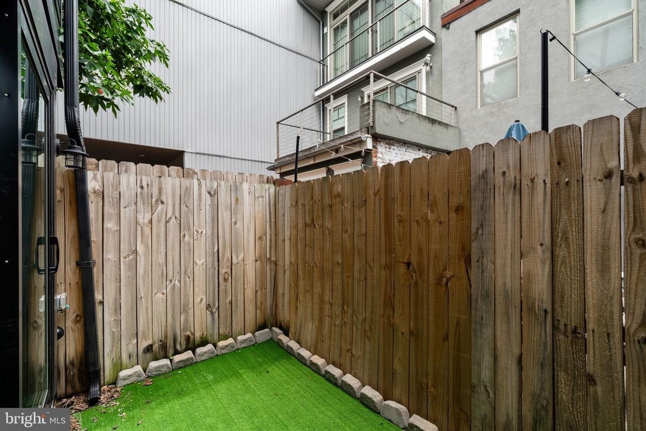 848 N Leithgow St - Photo 7 of 50