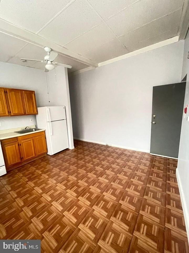 1900 Pine St #2R - Photo 6 of 18