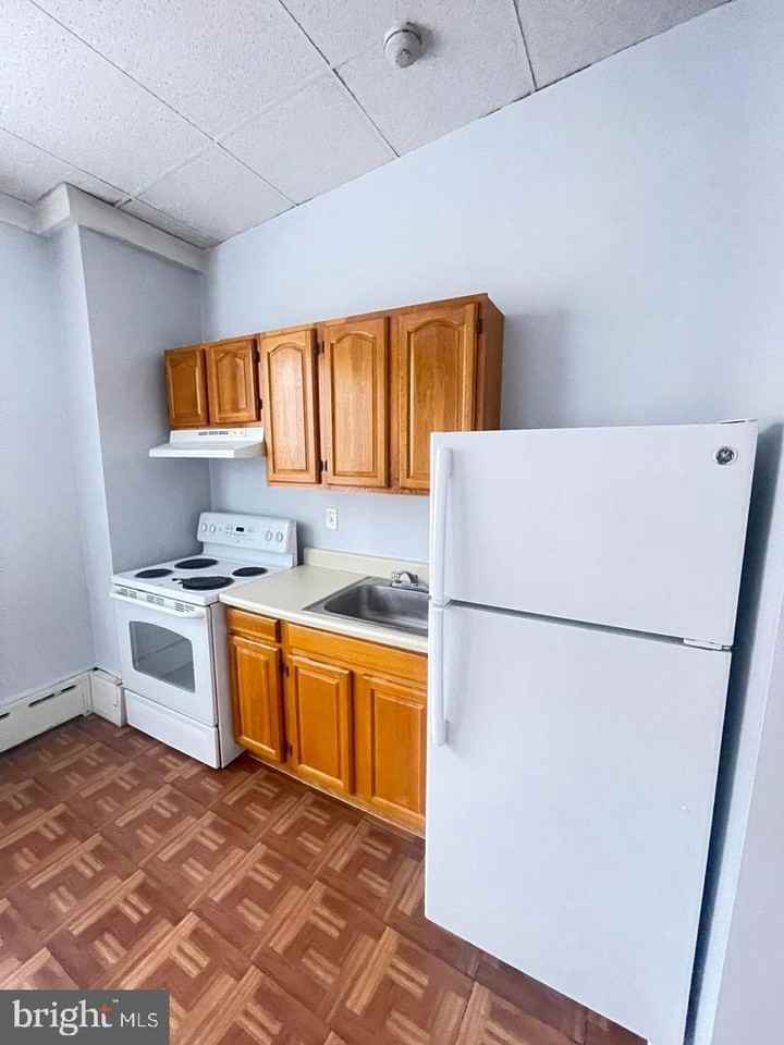 1900 Pine St #2R - Photo 7 of 18