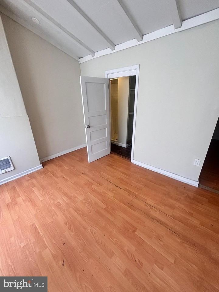 4705 Longshore Ave - Photo 2 of 7