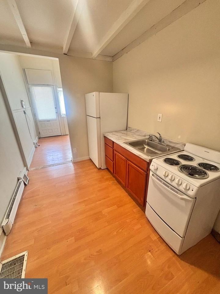 4705 Longshore Ave - Photo 4 of 7