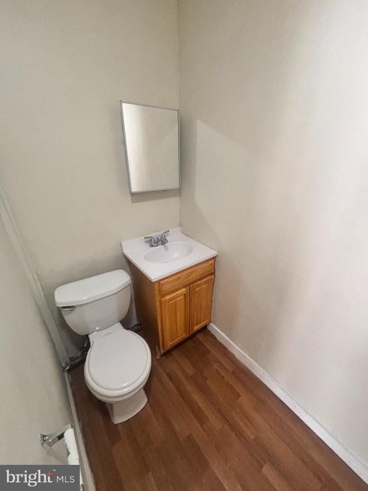4705 Longshore Ave - Photo 5 of 7