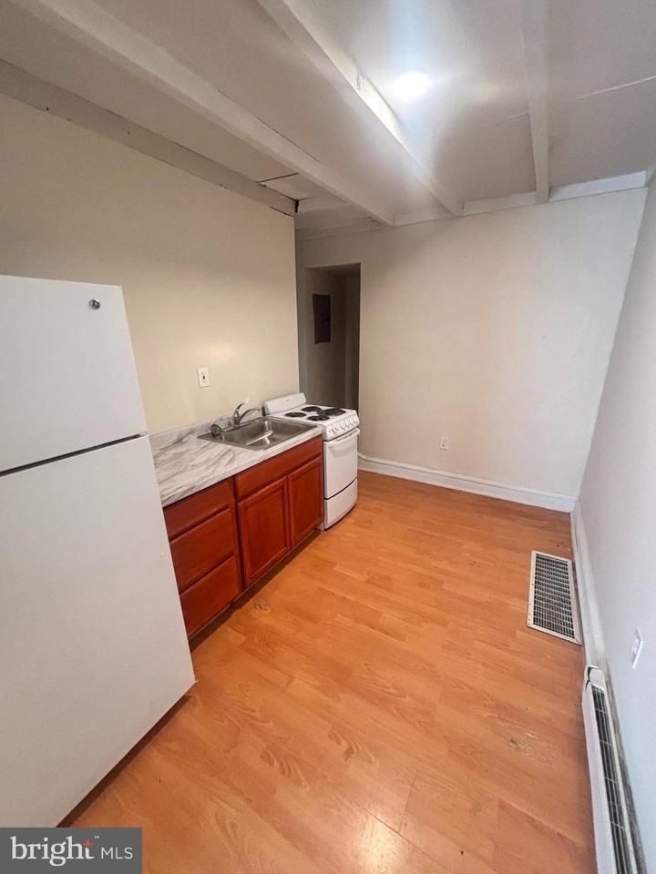 4705 Longshore Ave - Photo 6 of 7