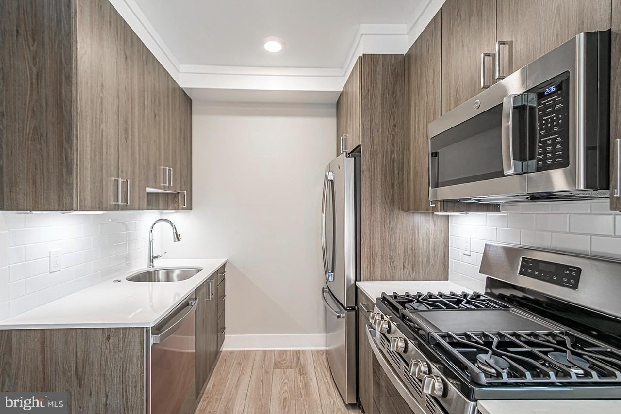 746 S 16th St #2B - Photo 2 of 13