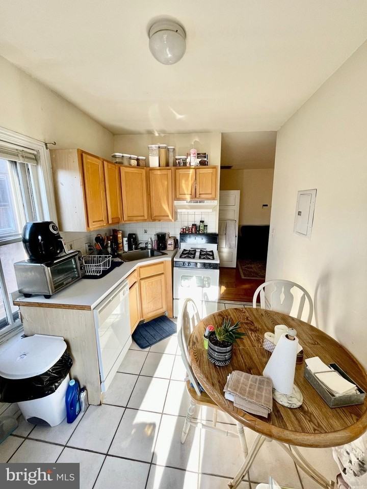 4253 Ridge Ave #3F - Photo 5 of 10