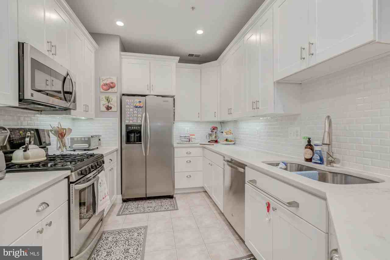 5112 Knapp Pl - Photo 3 of 36