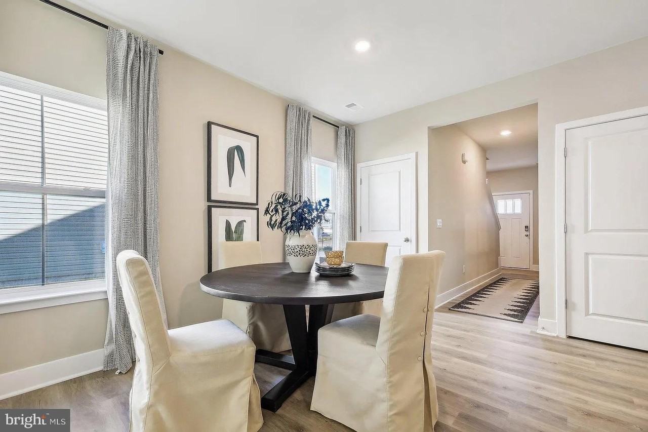 111 Charing Cross Dr - Photo 4 of 29