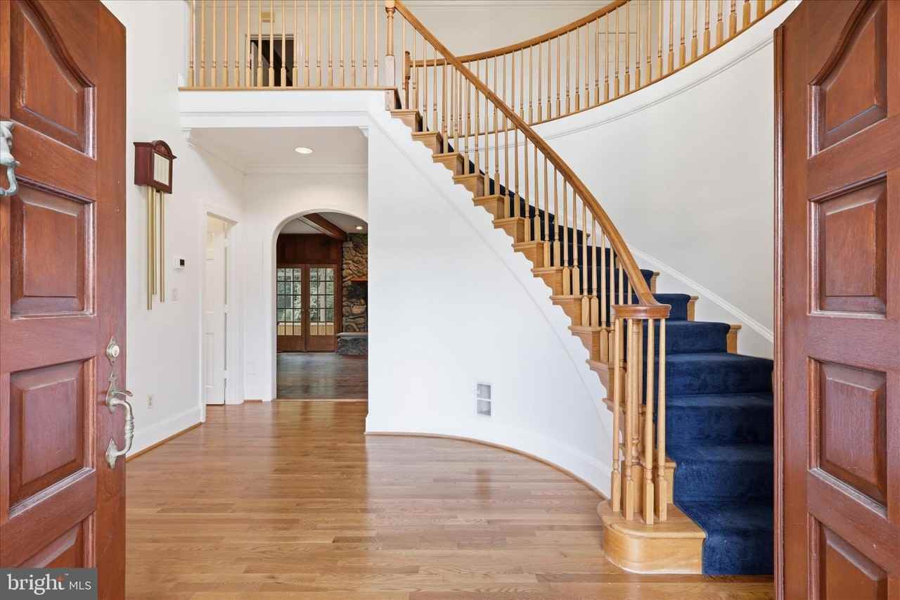 1051 Kelso Rd - Photo 3 of 40