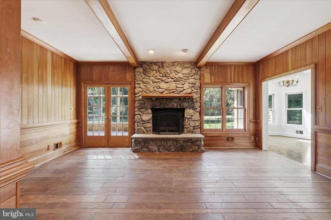 1051 Kelso Rd - Photo 5 of 40