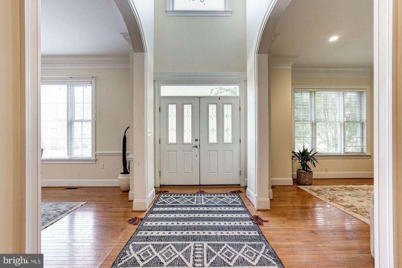 8105 Maya Ct - Photo 4 of 43