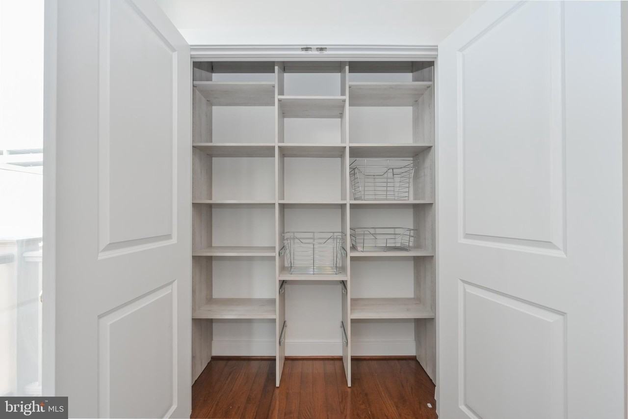 8337 Looking Glass Way - Photo 3 of 50
